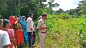 गर्भवती धंधबड़ किशोरी का सिर कलम किया गया। 'पति', 'ससुर' गिरफ्तार