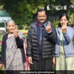 चुनाव आयोग के अधिकारियों का दावा, 'आप' का दावा, दिल्ली की मतदाता सूची से अरविंद केजरीवाल का नाम गायब