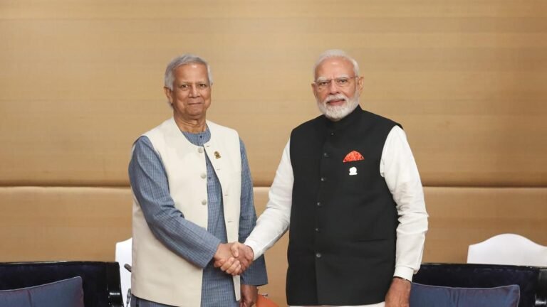 बांग्लादेश के यूनुस से बातचीत के दौरान पीएम मोदी रचनात्मक संबंधों को खराब करने वाली बयानबाजी से बचते हैं