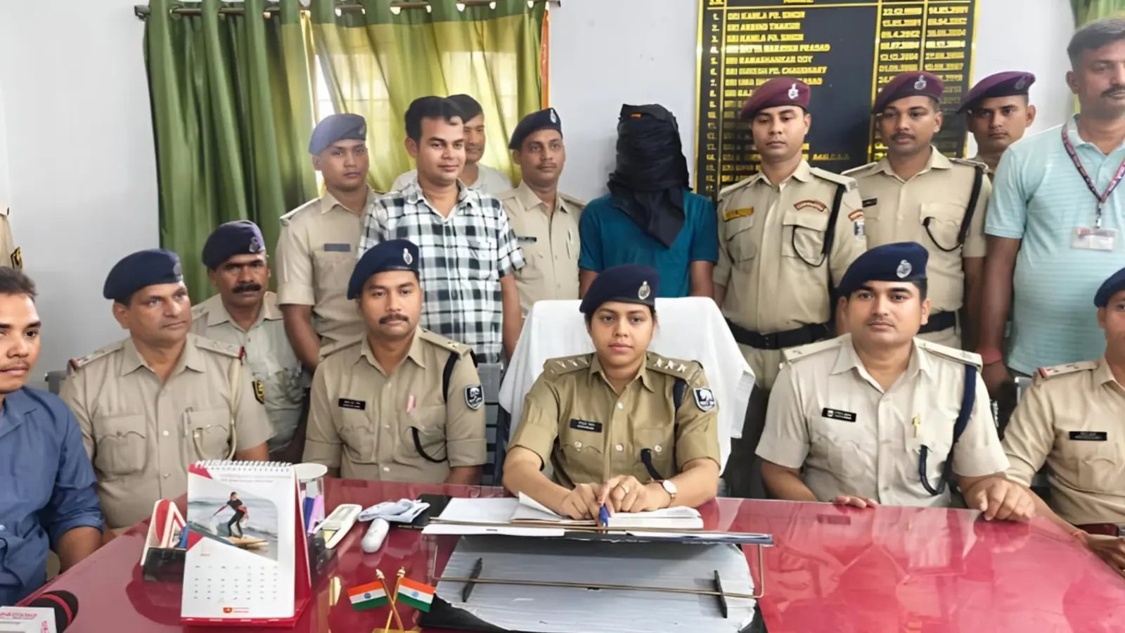 बिहार की ‘पुलिस’ ने धूम्रपान करने पर 20,000 रुपये से ज्यादा का जुर्माना लगाया और ट्रेन से फेंक दिया