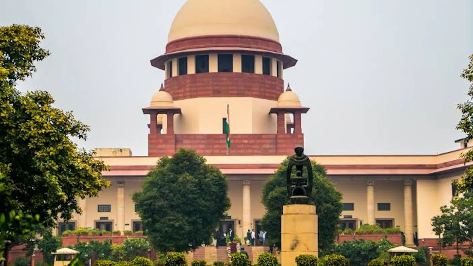 वंदे मातरम न गाने पर कोई सज़ा नहीं: सुप्रीम कोर्ट ने केंद्र से कहा