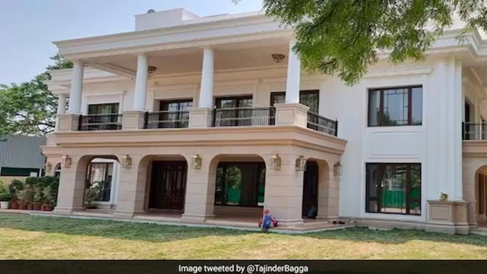 शीश महल विवाद की वापसी? अरविंद केजरीवाल के पूर्व घर का निरीक्षण करेगा पैनल