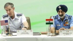 अपनी ओर से, अमेरिकी कमांडर, वायु सेना के प्रमुख ने कहा, "वे हमें F-35 के करीब नहीं जाने देते"