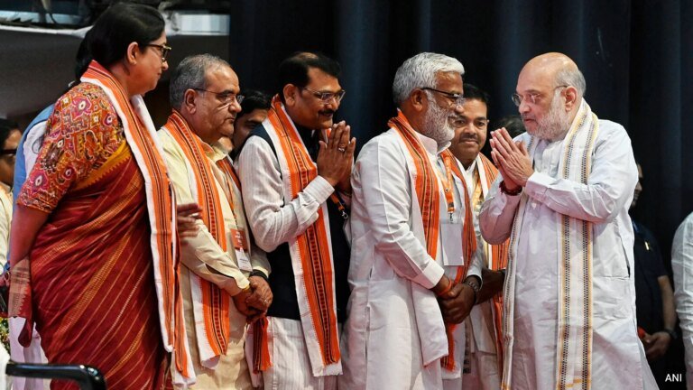 अमित शाह की यूपी बैठक में बीजेपी ने 2027 चुनाव के लिए 325-350 सीटों का लक्ष्य रखा है