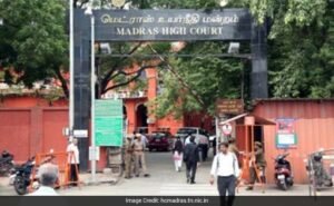 एआईएडीएमके के 6 बागी विधायकों के इस्तीफे स्वीकार करने वाली याचिका पर कोर्ट आज फैसला सुनाएगा