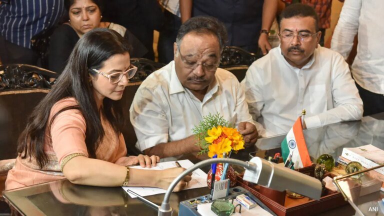 एक्टर कोइल मलिक ने बीजेपी में शामिल होने के बाद राज्यसभा के लिए नामांकन दाखिल किया