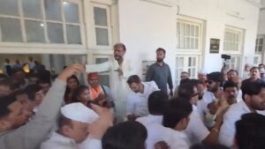 कैमरे पर, कांग्रेस कार्यकर्ताओं ने यूपी प्रमुख के रूप में आराधना मिश्रा के पहले दिन लड़ाई की