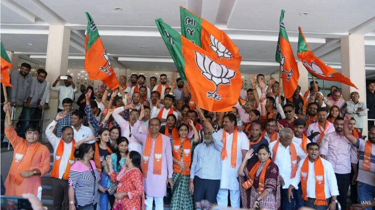 गांधीनगर नगर निगम चुनाव में बीजेपी का सूपड़ा साफ, कांग्रेस ने AAP को हराया.