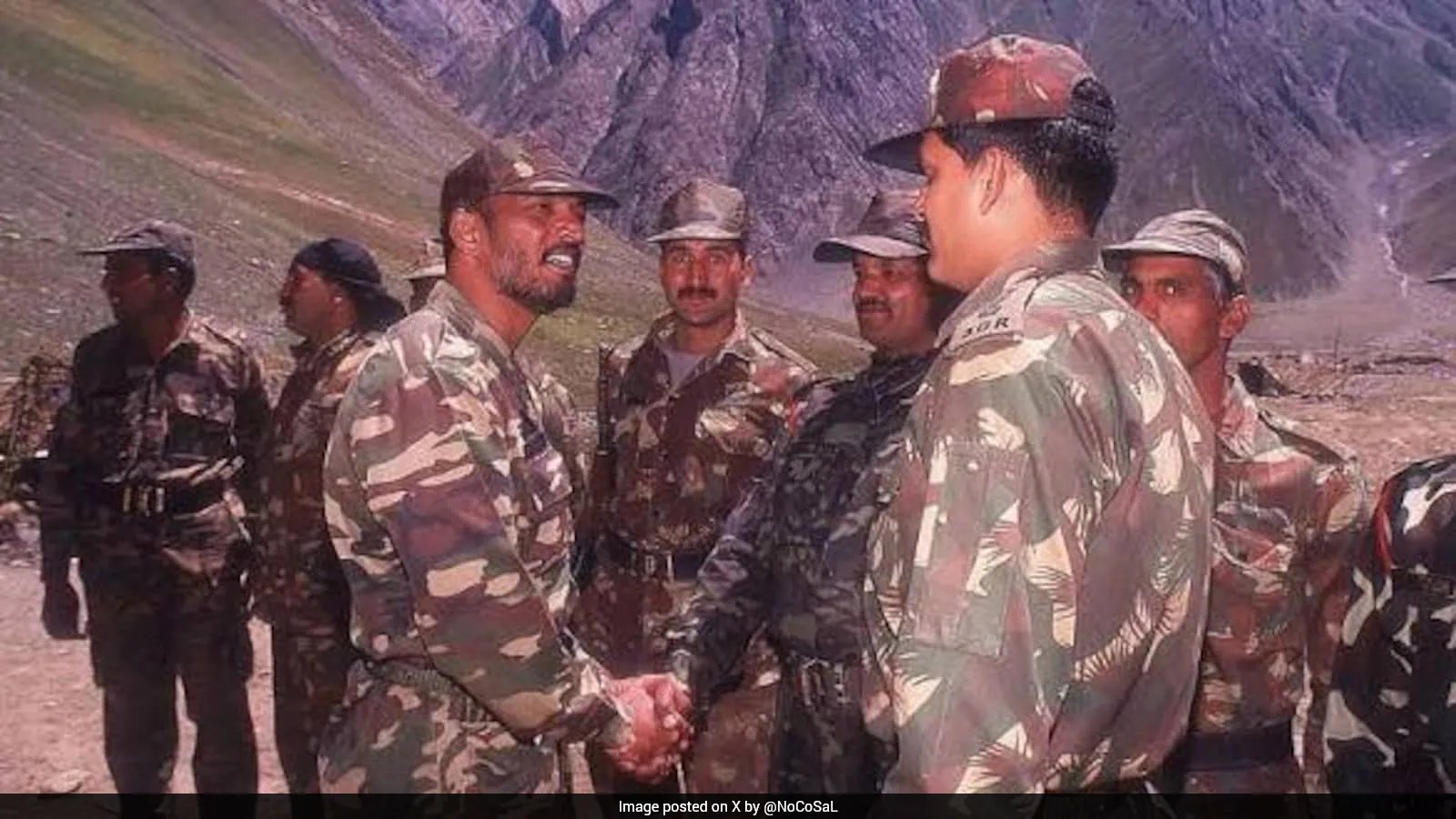 जब नाना पाटेकर ने कारगिल युद्ध के दौरान सेना में सेवा करने के लिए फिल्में छोड़ दीं