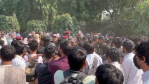 जामिया मिलिया इस्लामिया के छात्रों और गार्डों के बीच विरोध प्रदर्शन के दौरान झड़प, कक्षाएं ऑनलाइन आयोजित की गईं
