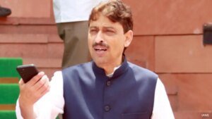 जामिया मिलिया इस्लामिया छात्र संघ चुनाव की मांग को लेकर प्रदर्शन के दौरान एक कांग्रेस सांसद को हिरासत में लिया गया