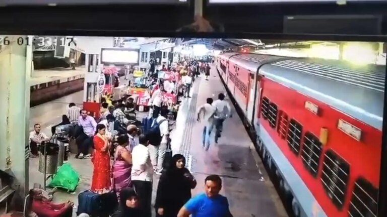 टाइगर श्रॉफ की शूटिंग मुंबई में हुई थी। कुछ घंटों बाद संदिग्ध को देखा गया
