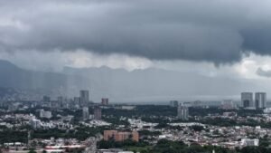 तूफान साइमन मेक्सिको के तट के पास श्रेणी 4 तक मजबूत हो गया है