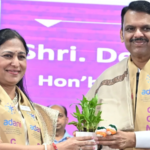देवेन्द्र फड़नवीस को अदानी विश्वविद्यालय में डॉक्टरेट की मानद उपाधि से सम्मानित किया गया