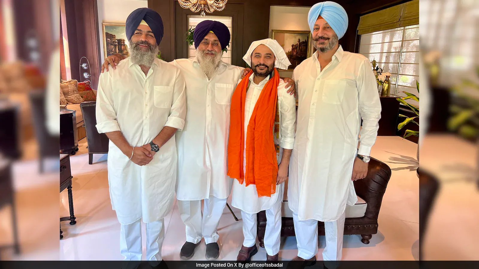 पूर्व कांग्रेस विधायक रमिंदर आवला अकाली दल में शामिल हो गए, जिससे टिकटों की एक नई लाइन फिर से शुरू हो गई