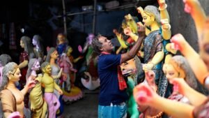 बांग्लादेश ने भारी सुरक्षा के बीच मनाई दुर्गा पूजा; प्रधानमंत्री और राष्ट्रपति ने सांप्रदायिक सौहार्द पर जोर दिया