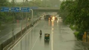 भारी बारिश, साफ़ हवा के बाद, दिल्ली में 75 वर्षों में अक्टूबर का सबसे ठंडा दिन दर्ज किया गया