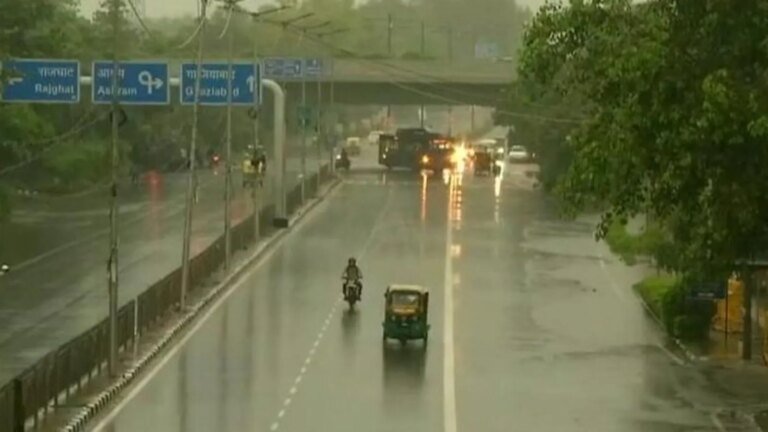 भारी बारिश, साफ़ हवा के बाद, दिल्ली में 75 वर्षों में अक्टूबर का सबसे ठंडा दिन दर्ज किया गया