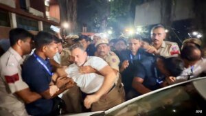 मतदान निकाय कार्यालय के पास क्या हुआ? मार्च विरोधी की अंदरूनी कहानी