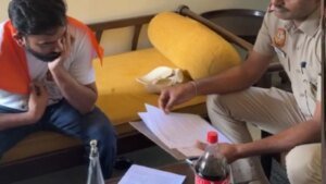 "मुझे फांसी दो": अभिजीत दीपक के मार्च से पहले दिल्ली पुलिस उनके घर पहुंची