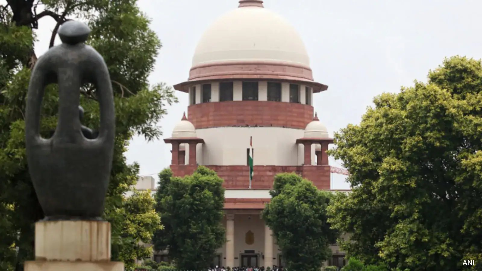 “मोबाइल को दीवार पर फेंकें”: डिजिटल गिरफ्तारियां मुख्य न्यायाधीश को “चकित” करती हैं