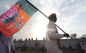 यूपी में बीजेपी का मिशन: 100 विधायक गिराओ, अंदरूनी कलह ठीक करो, वोटरों पर फोकस करो