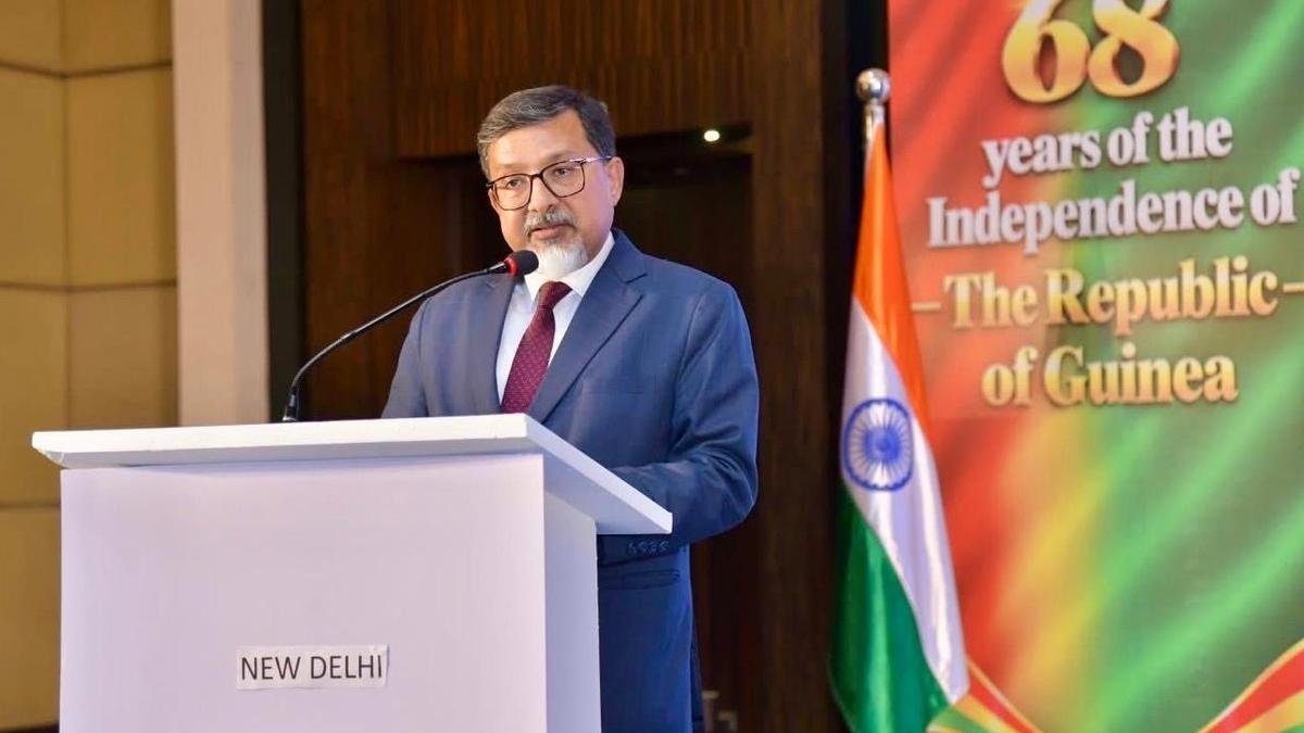 राजनीतिक नियुक्तियों की अटकलों के बाद सरकार वरिष्ठ कैरियर अधिकारियों को काठमांडू भेजेगी