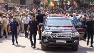 वायुसेना के कार्यक्रम से पहले प्रधानमंत्री मोदी ने वाराणसी में मेगा रोड शो किया