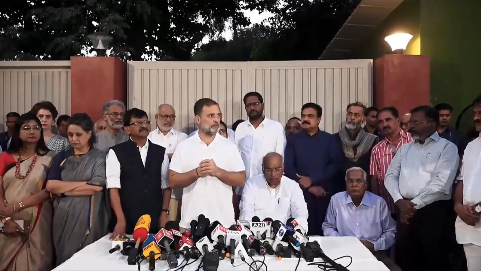 “विरोध जारी रहेगा”: राहुल गांधी ने इंडिया ब्लॉक के लिए हाई टी का आयोजन किया