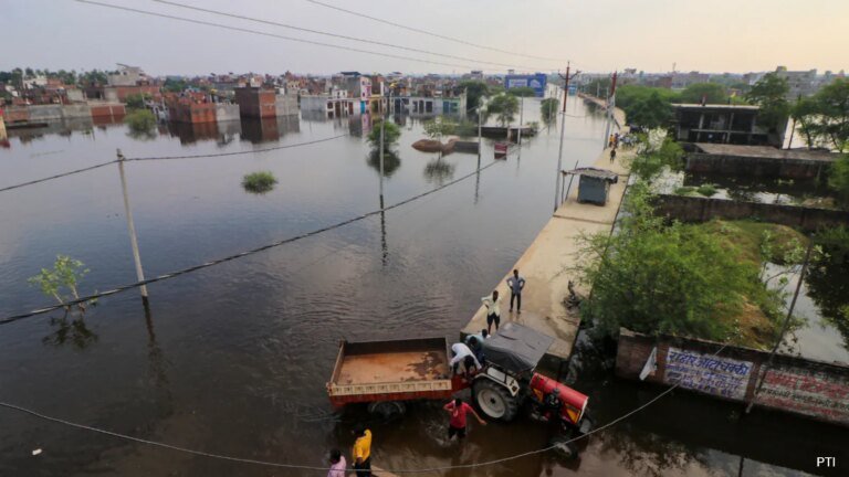 वीडियो: गोमती नदी में बाढ़, लखनऊ के मॉल, स्टेडियम तक पहुंचा बाढ़ का पानी