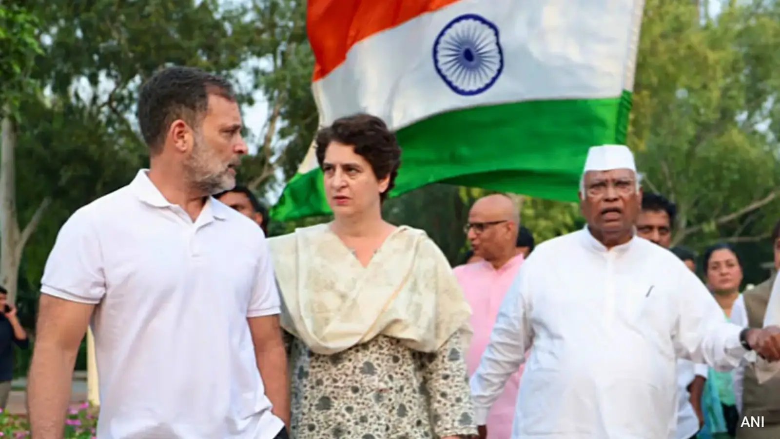 सड़क पर विरोध प्रदर्शन, कानूनी रास्ता: ज्ञानेश कुमार पर भारत ब्लॉक का उदय