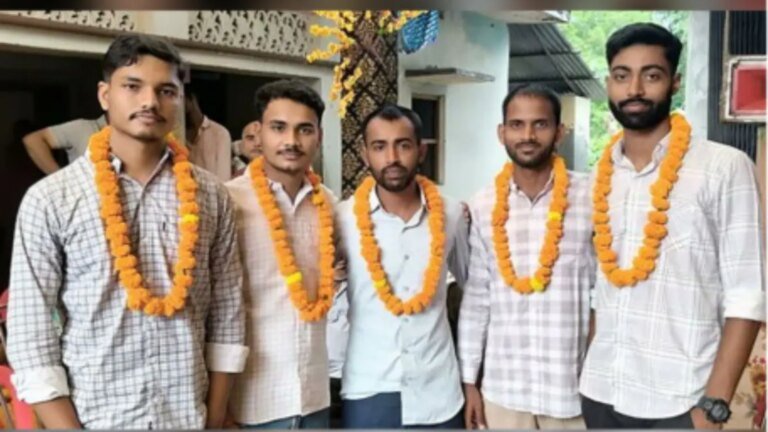 साथ पढ़े, अब साथ करेंगे नौकरी: 5 दोस्त यूपी पुलिस में हुए शामिल