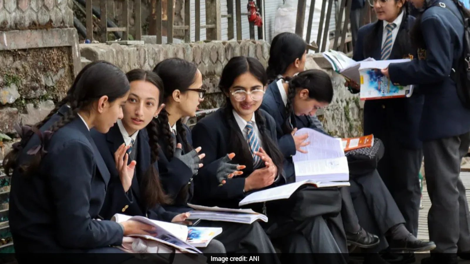 सीबीएसई ने इन विषयों को हटाते हुए 2026-27 के लिए कक्षा 9 के पाठ्यक्रम को संशोधित किया